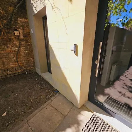 Przy Targu Rybnym Hostal *